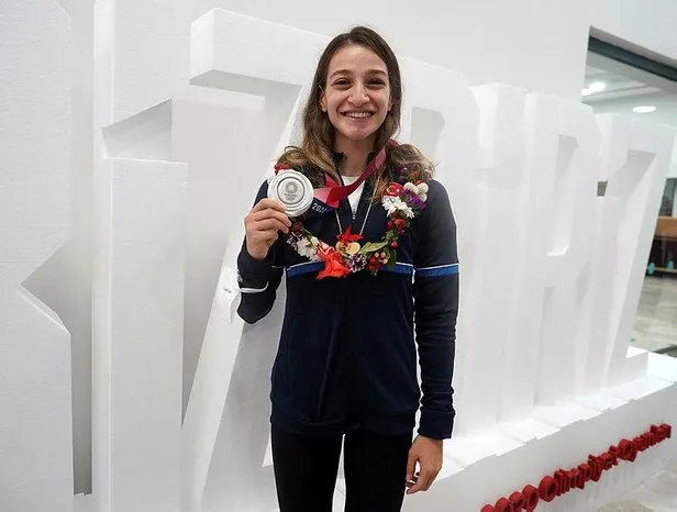 olimpiyat-ikincisi-buse-naz-cakiroglu-a-spora-konustu-cocukluk-hayalimdi-1628704515196.jpeg Olimpiyat ikincisi Buse Naz Çakıroğlu A Spor'a konuştu: Çocukluk hayalimdi-3