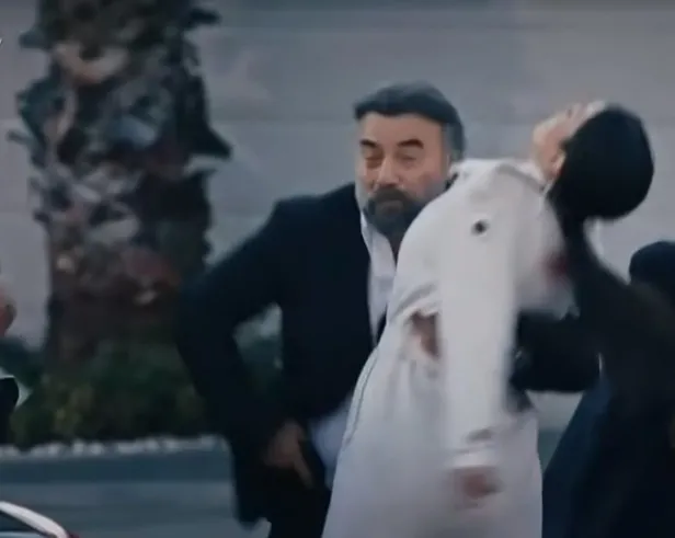 dusman-kol-geziyor-deli-divaneye-donecek-edho-190-bolum-fragmani-dumene-dusurdu-bitisi-tez-olacak-1618246163558.jpg Düşman kol geziyor deli divaneye dönecek! EDHO 190. bölüm fragmanı: Dümene düşürdü bitişi tez olacak-4