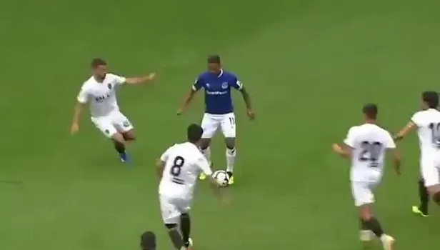 Cenk Tosun Valencia'yı da boş geçmedi!