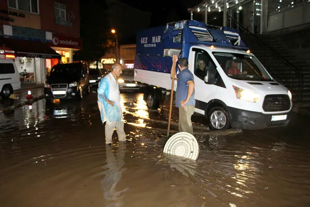 Son dakika: Trabzon ve Rize'yi sel vurdu! Meteoroloji'den Doğu Karadeniz için sel uyarısı geldi-2