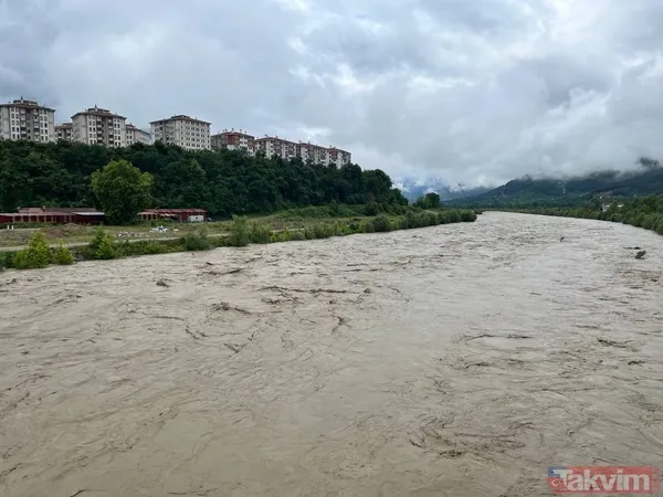 Batı Karadeniz'de sel felaketi! Dereler taştı, evleri su bastı, heyelan meydana geldi! Meteoroloji'den Batı Karadeniz için yeni uyarı - 19