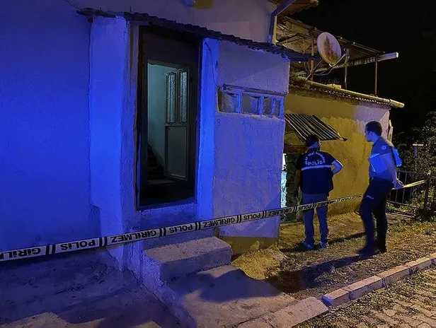 ispartada-kan-donduran-olay-dove-dove-karisini-oldurdu-sonra-kendisini-asti-1657780852828.jpeg Isparta'da kan donduran olay! Döve döve karısını öldürdü sonra kendisini astı-3