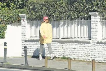 Muhabirlerden saklanmanın yolu açıkladı: ’Gözlük çok tanınmaz yapıyor’