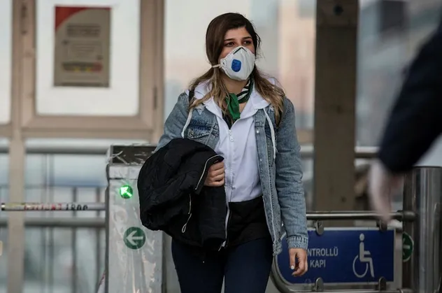 İstanbul'da toplu taşımada maskeli dönem başladı