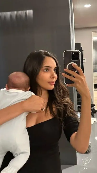 sahayi-aglayarak-terk-eden-ilkay-gundoganin-esi-bakin-kimmis-o-da-unlu-cikti-gercekten-korkunc-diyerek-paylasm-1694587609549.jpg "Gerçekten korkunç.." Sahayı ağlayarak terk eden İlkay Gündoğan'ın eşi de ünlü çıktı!-11