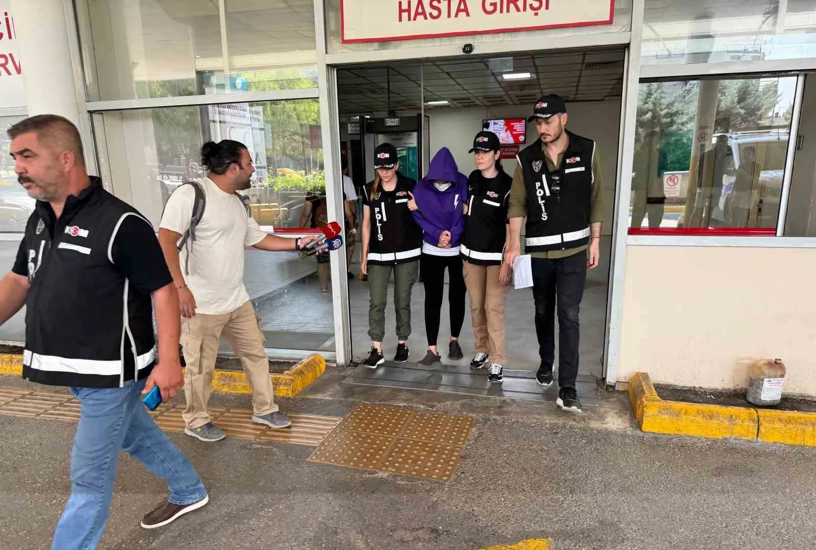 İzmirli Seçil Erzan adliyede!