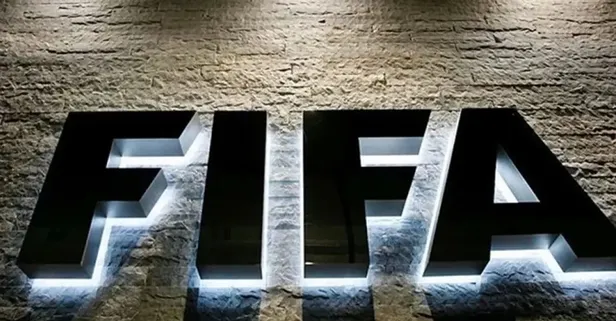 FIFA'dan futbol kurallarına yeni dokunuş! Zaman geçirmeye engel geliyor