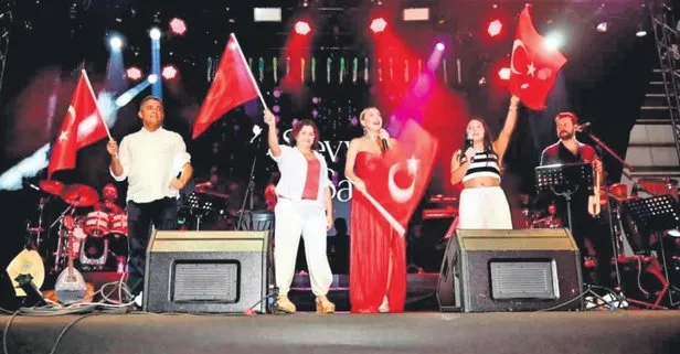 CHP’li belediyeler Cumhuriyet Bayramı kutlama konserlerine su gibi para akıtıyor!