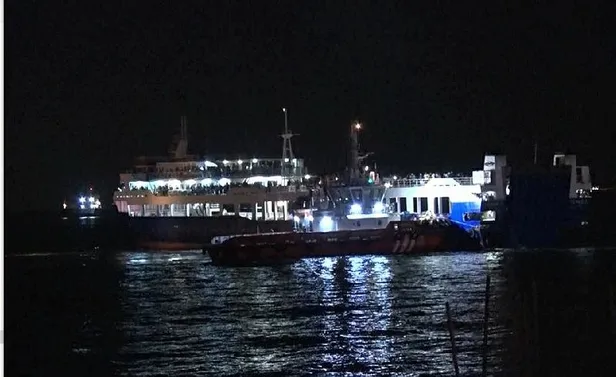 Son dakika: Gece yarısı Marmara Denizi'nde panik: Arabalı yolcu feribotu arızalandı, yüzlerce yolcu mahsur kaldı-3