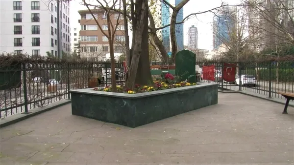 istanbul-atasehirde-caddeyi-ikiye-bolen-turbe-erenkoy-fatihi-ali-gazi-baba-mezarini-goren-sasirip-kaliyor-1641712222862.jpg İstanbul Ataşehir'de caddeyi ikiye bölen türbe! 'Erenköy Fatihi Ali Gazi Baba' mezarını gören şaşırıp kalıyor-3