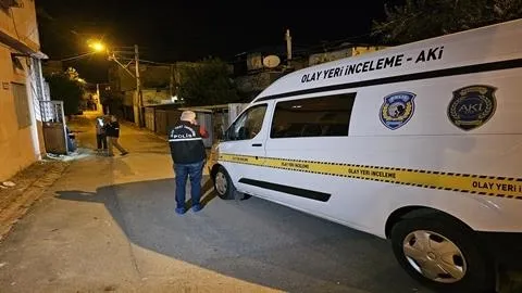 adanada-sokak-ortasinda-dehset-av-tufegiyle-vurularak-olduruldu-1715119512375.jpeg Adana'da sokak ortasında korkunç cinayet! Av tüfeğiyle dehşet saçtı! Göğsünün tam ortasına...-3