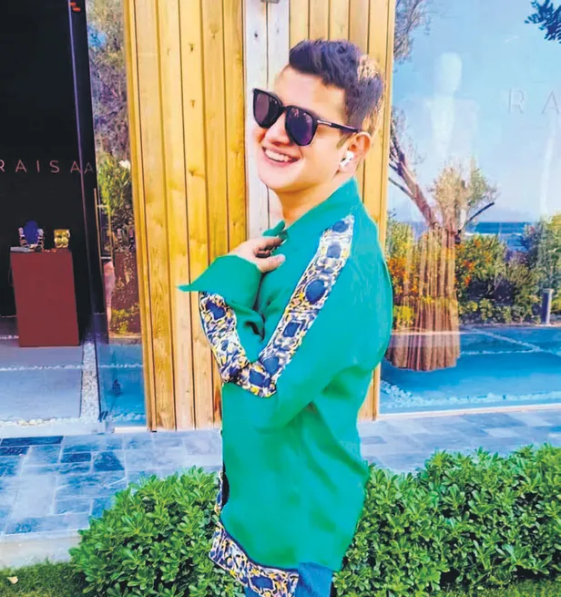 mustafa-denizlinin-kizi-selin-denizli-babasinin-adinin-verildigi-stada-gitti-iceri-girmekte-gucluk-cekince-isy-1647206212335.jpg Mustafa Denizli’nin kızı Selin Denizli babasının adının verildiği stada gitti! İçeri girmekte güçlük çekince isyan etti-4