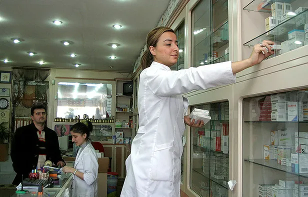 31-aralik-cuma-yarin-eczaneler-acik-mi-31-aralik-1-ocak-yilbasinda-eczaneler-kacta-acilip-kapanacak-1640883948839.jpg 31 Aralık Cuma yarın eczaneler açık mı? Nöbetçi eczane listesi! 31 Aralık - 1 Ocak yılbaşında eczaneler kaçta açılıp kapanacak?-2
