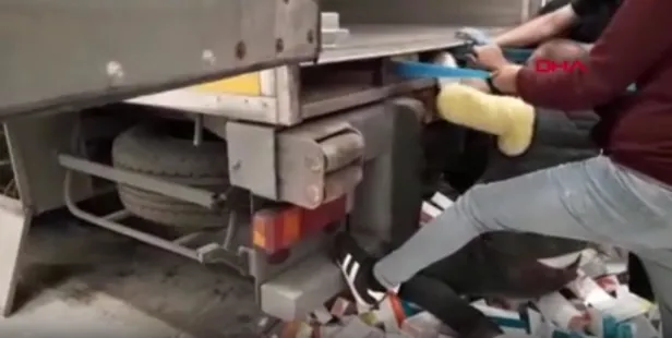 SON DAKİKA: Sarp Gümrük Kapısı'nda kaçak tütün operasyonu: 71 bin elektronik sigara tütünü ele geçirildi-1