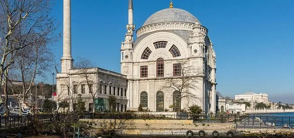 Dolmabahçe Camii ibadete açıldı.