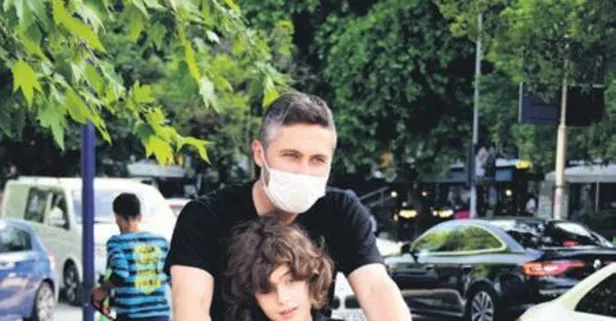 Sabri Sarıoğlu oğlu Sarp ile Bebek'te scooter turu attı