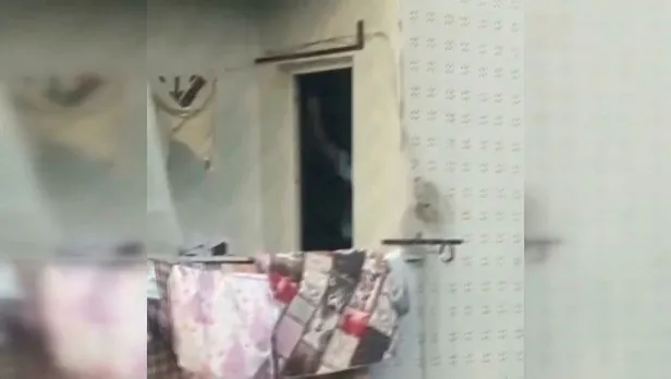 Küçükçekmece'de kan donduran görüntü! Acımasız baba çocuğunu tavana asarak dövdü-5