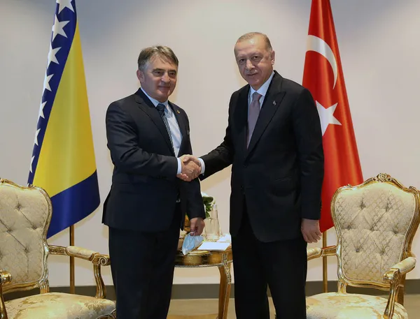 baskan-recep-tayyip-erdogandan-diplomasi-trafigi-once-kuzey-makedonya-sonra-bosna-hersek-devlet-baskanligi-1623947710504.jpg Başkan Recep Tayyip Erdoğan'dan diplomasi trafiği! Önce Kuzey Makedonya sonra Bosna-Hersek Devlet Başkanlığı...-2