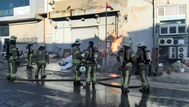 İstanbul Bağcılar'da akşam saatlerinde doğal gaz borusunda patlama panik yarattı-5