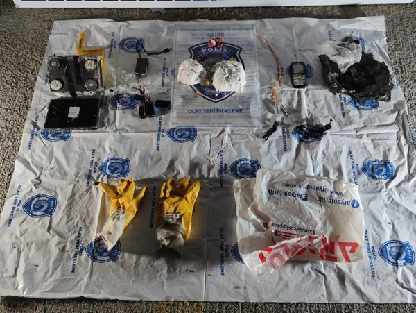 son-dakika-eylem-hazirligindaki-pkkli-terorist-2-kilogram-plastik-patlayiciyla-yakalandi-1627634876835.jpg SON DAKİKA: Eylem hazırlığındaki PKK'lı terörist 2 kilogram plastik patlayıcıyla yakalandı-2