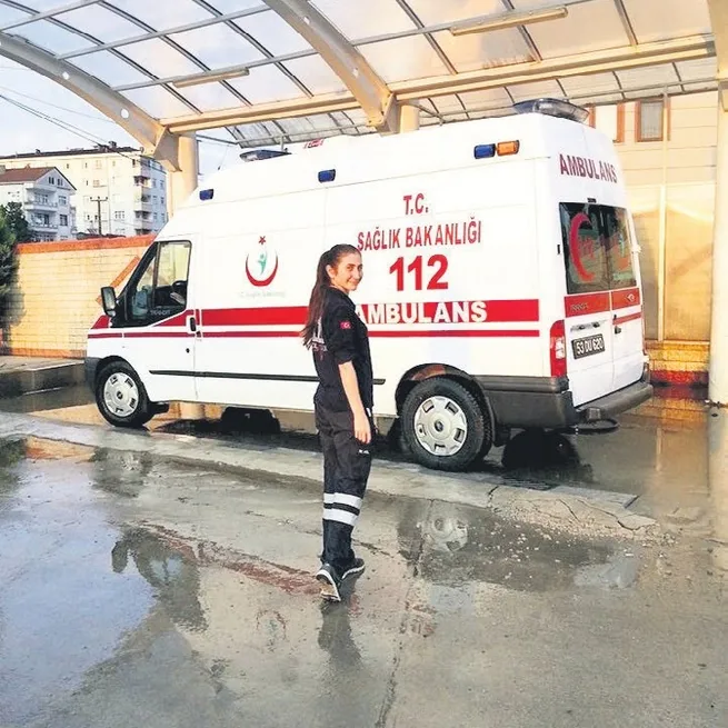 Rize’de görev dönüşü faci̇a: Paramedi̇k Nazmiye Demirel’e kamyonet çarpti, 5 gün sonra hayatını kaybetti