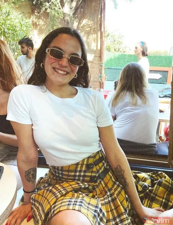 Aslı Bekiroğlu sütyensiz paylaşım modasına uydu abartınca frikik kaçınılmaz oldu 'yanık' Cinsel içerikli ifşası elden ele yayılmıştı - 5