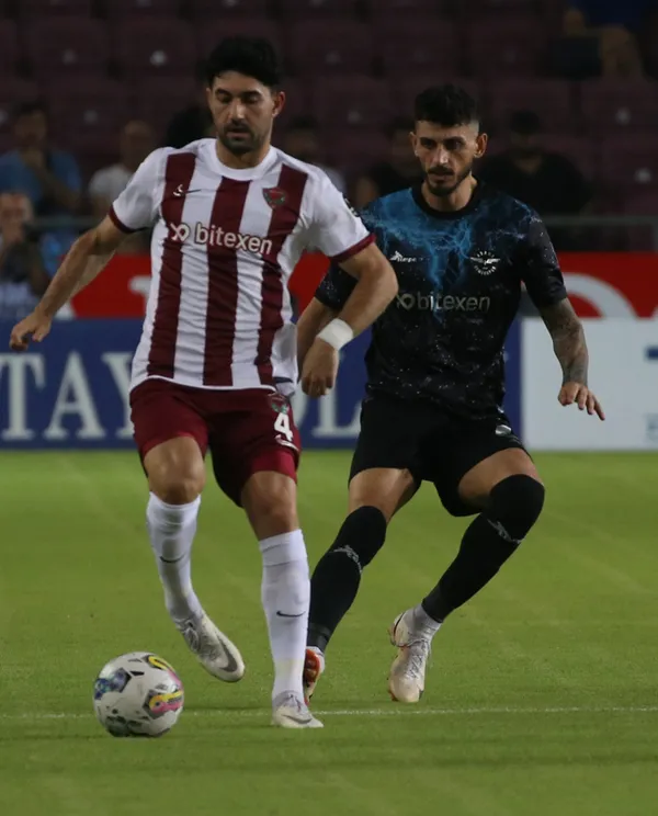 son-dakika-adana-demispor-hatayspordan-puani-909da-cikardi-1662316145961.jpg Son dakika: Adana Demispor Hatayspor'dan puanı 90+9'da çıkardı!-2