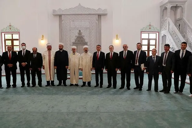diyanet-isleri-baskani-ali-erbas-ve-hafiz-osman-sahinden-bulgaristan-filibe-muradiye-camiinde-cifte-ezan-1623788784922.jpeg Diyanet İşleri Başkanı Ali Erbaş ve Hafiz Osman Şahin'den Bulgaristan Filibe Muradiye Camii’nde çifte ezan!-3