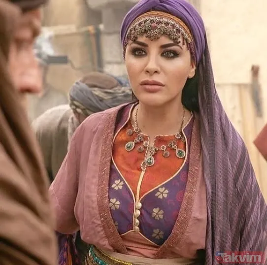 Türkücü Zara derin dekolteli elbisesiyle şov yaptı! Değişimiyle ağızları açık bıraktı sosyal medyada yer yerinden oynadı “Rüya gibi” - 8