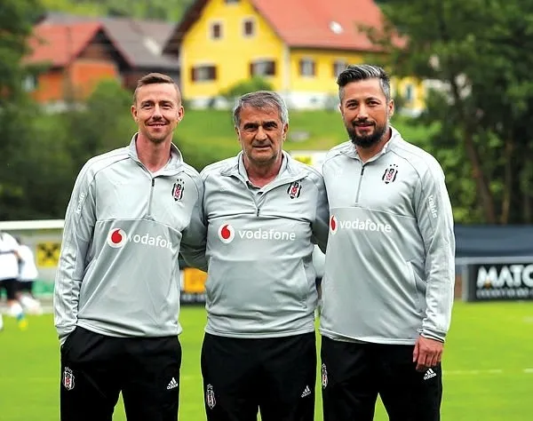 Beşiktaş PAOK'un teknik direktörü Razvan Lucescu ile görüşüyor-5