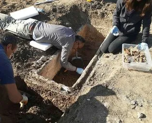 Yol çalışmaları sırasında 2 bin yıllık lahit bulundu