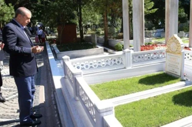 Cumhurbaşkanı Erdoğan'dan kabir ziyareti