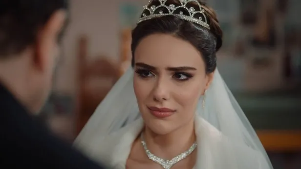 uc-kiz-kardes-turkan-kimdir-kim-oynuyor-uc-kiz-kardes-ozgu-kaya-nereli-sevgilisi-var-mi-ozgu-kaya-hangi-dizile-1645539503640.jpg Üç Kız Kardeş Özgü Kaya nereli, sevgilisi var mı? Üç Kız Kardeş Türkan kimdir, kim oynuyor? Özgü Kaya hangi dizilerde oynadı?-6