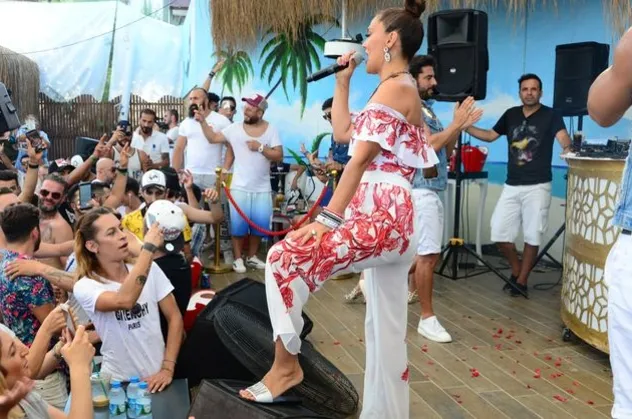 Demet Akalın'ın 3 bin 800 liralık terliği
