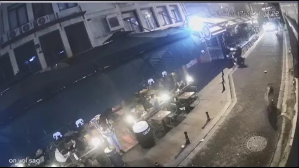 sokak-kopegi-dehset-sacti-motosikletli-kuryeyi-dusurdu-1639896670284.jpg Sokak köpeği dehşet saçtı! Motosikletli kuryeyi düşürdü-7