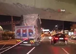 Şişli'de kamyon köprünün altında sıkıştı