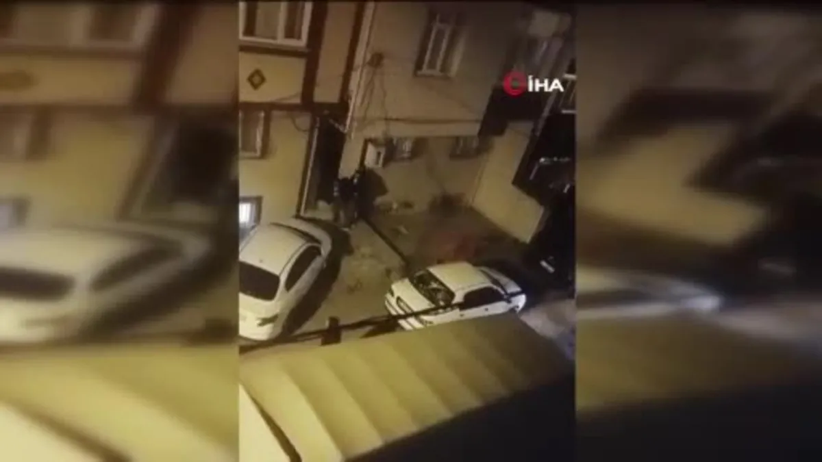 Esenyurt’ta iki komşu arasında park yeri kavgası! O anlar cep telefonu kamerasına yansıdı.