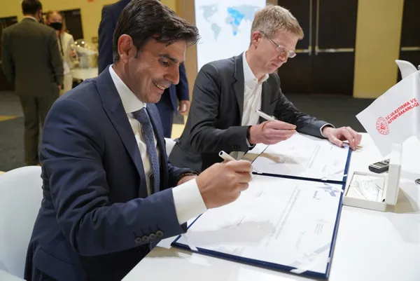 son-dakika-imzalar-atildi-turksat-abdde-fuarda-ilk-anlasmasini-imzaladi-1631171344726.jpg SON DAKİKA: İmzalar atıldı! Türksat ABD'de fuarda ilk anlaşmasını imzaladı-2