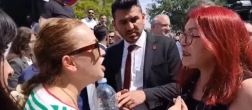 chpde-butlan-kavgasi-sokaga-tasti-hain-kalles-sozleriyle-gerilim-tirmandi-1781017578571.jpeg CHP’de butlan kavgası sokağa taştı: Hain çıkışı ortalığı karıştırdı-5