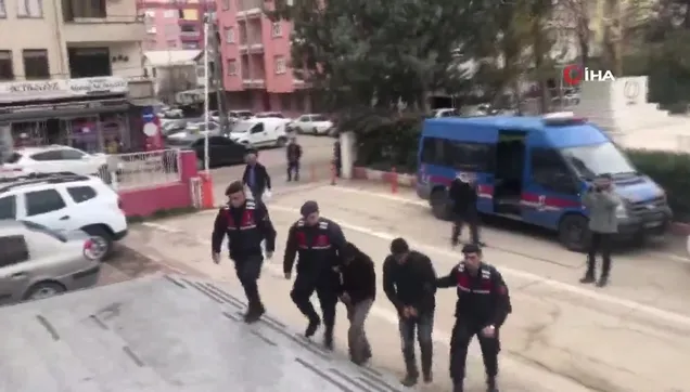 Hurda aracıyla keşif yapan 2 hırsızlık şüphelisi yakalandı