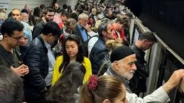 İstanbul’da metro arızası! Vatandaşlar ilk iş gününde yolda kaldı! M3 Bakırköy-Kayaşehir ve M9 Ataköy-Olimpiyat Metro hattında arıza