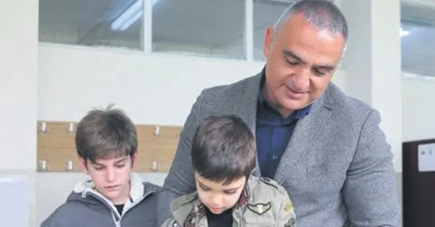 Bakan Mehmet Nuri Ersoy'un oyunu oğlu attı