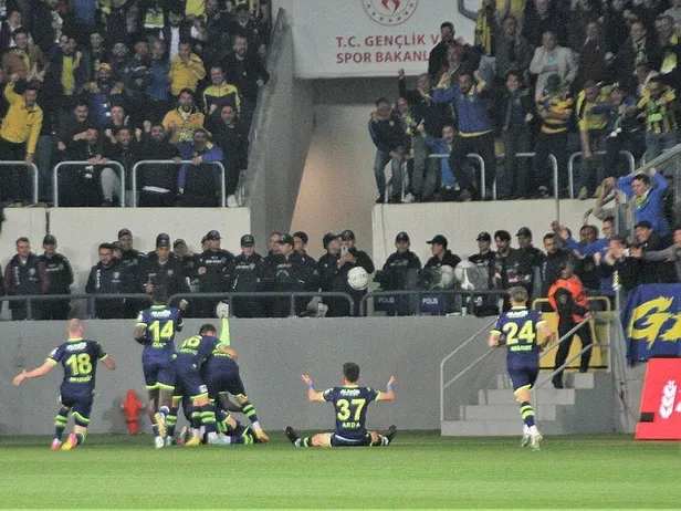 ankaragucunu-penaltilarda-deviren-basaksehir-finalde-fenerbahcenin-rakibi-oldu-1685051638980.jpeg
