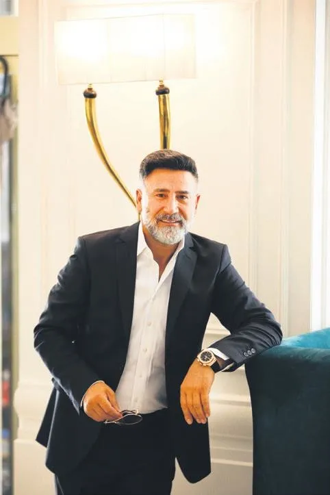 Defne Samyeli'nin 17 yaşındaki kızı Derin, liseyi bitirdi: Kıyafeti olay oldu-4