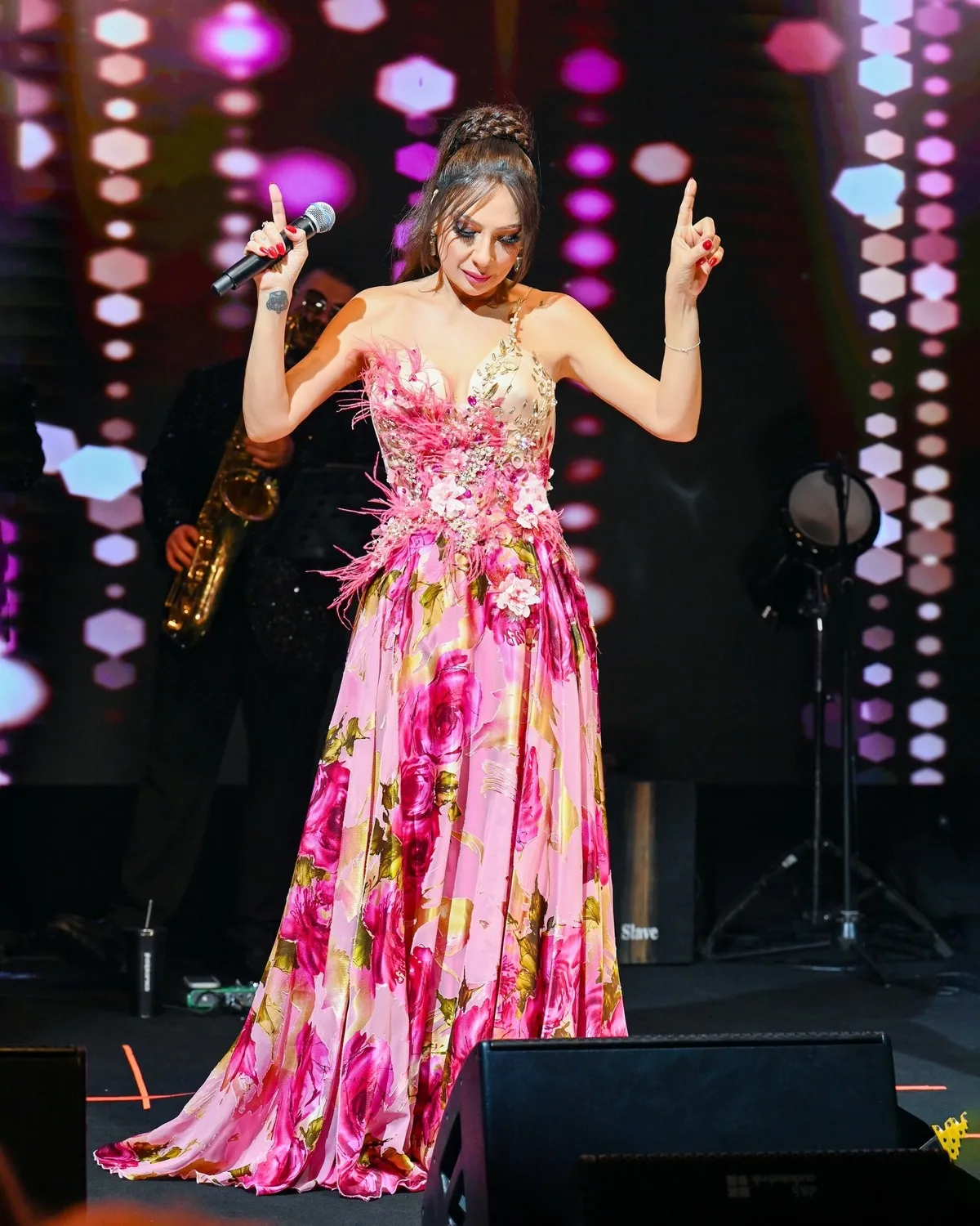 isin-karaca-met-gala-paylasimi-yapay-zeka-ile-kirmizi-hali-1778141331436.jpg New York’ta değil dijital dünyada: Işın Karaca yapay zeka ile Met Gala atmosferine dahil oldu! Takipçileri ikiye bölündü-5