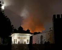 Topkapı Sarayı’nda alevler geceyi aydınlattı! Ağır maddi hasar meydana geldi