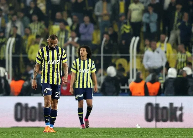fenerbahce-galatasarayin-puan-kaybettigi-haftada-firsati-elinin-tersiyle-itti-1682380921060.jpeg