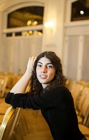 Naomi Campbell'dan Öykü Baştaş'a uyarı: Podyumda gülümse