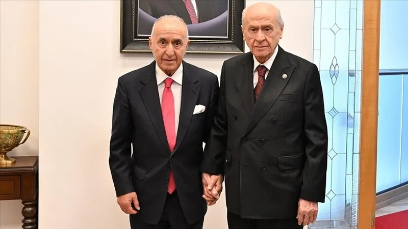 ibb-iddianamesi-oncesi-imamoglu-kapi-duvar-yalvariyor-chp-90lik-hikmet-cetine-bel-bagladi-pes-pese-mhp-temasla-1757416255773.jpeg İBB iddianamesi öncesi İmamoğlu kapı duvar yalvarıyor! CHP 90'lık Hikmet Çetin'e bel bağladı... Peş peşe MHP temaslarının şifreleri-2