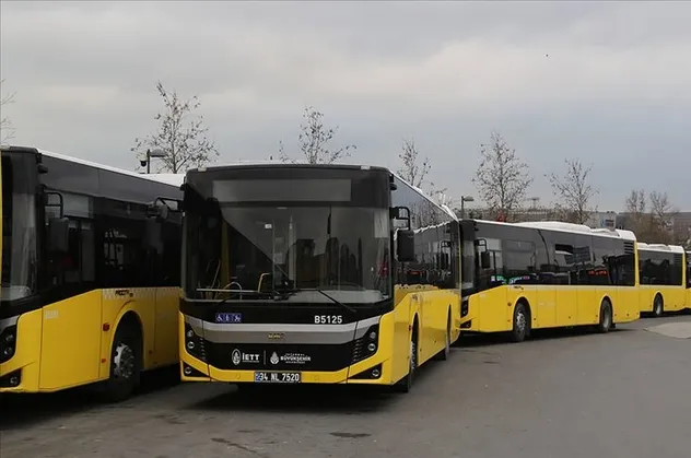 CHP'li Ekrem İmamoğlu yönetimindeki İBB koronavirüs salgınını hiçe saydı, İETT seferlerini iptal etti